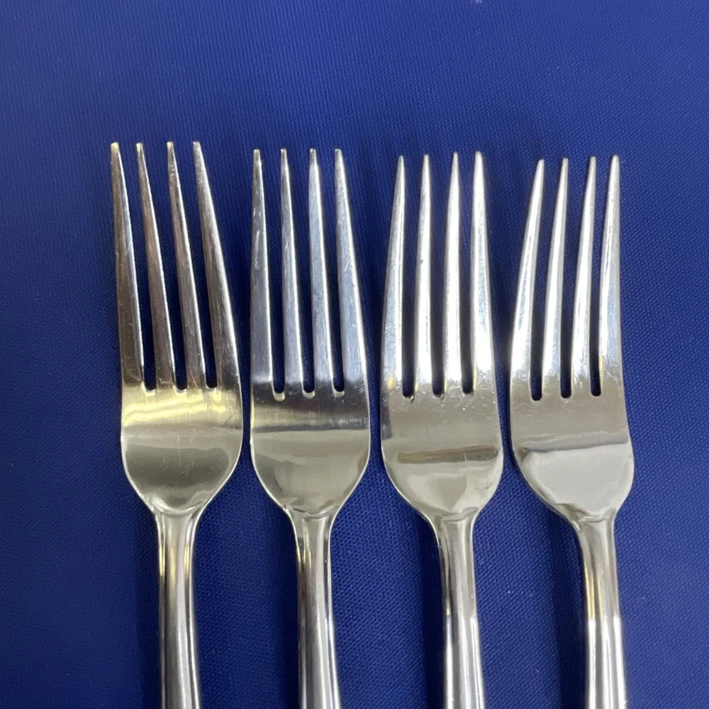 (4) Dinner Forks Mikasa CLASSICO Satin Stainless Flatware 18/0 Indonesia Silver‎